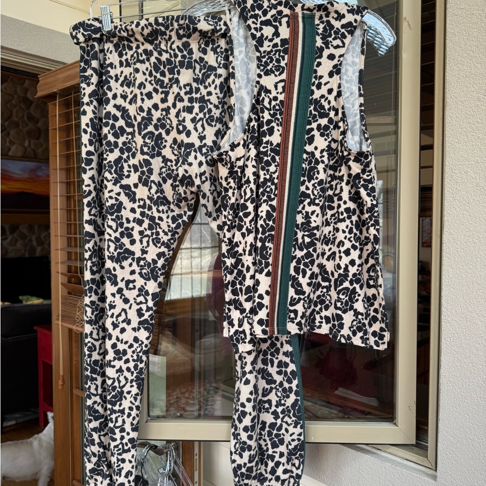 Leopard Print Women's Pajamas - Picture 4 of 4